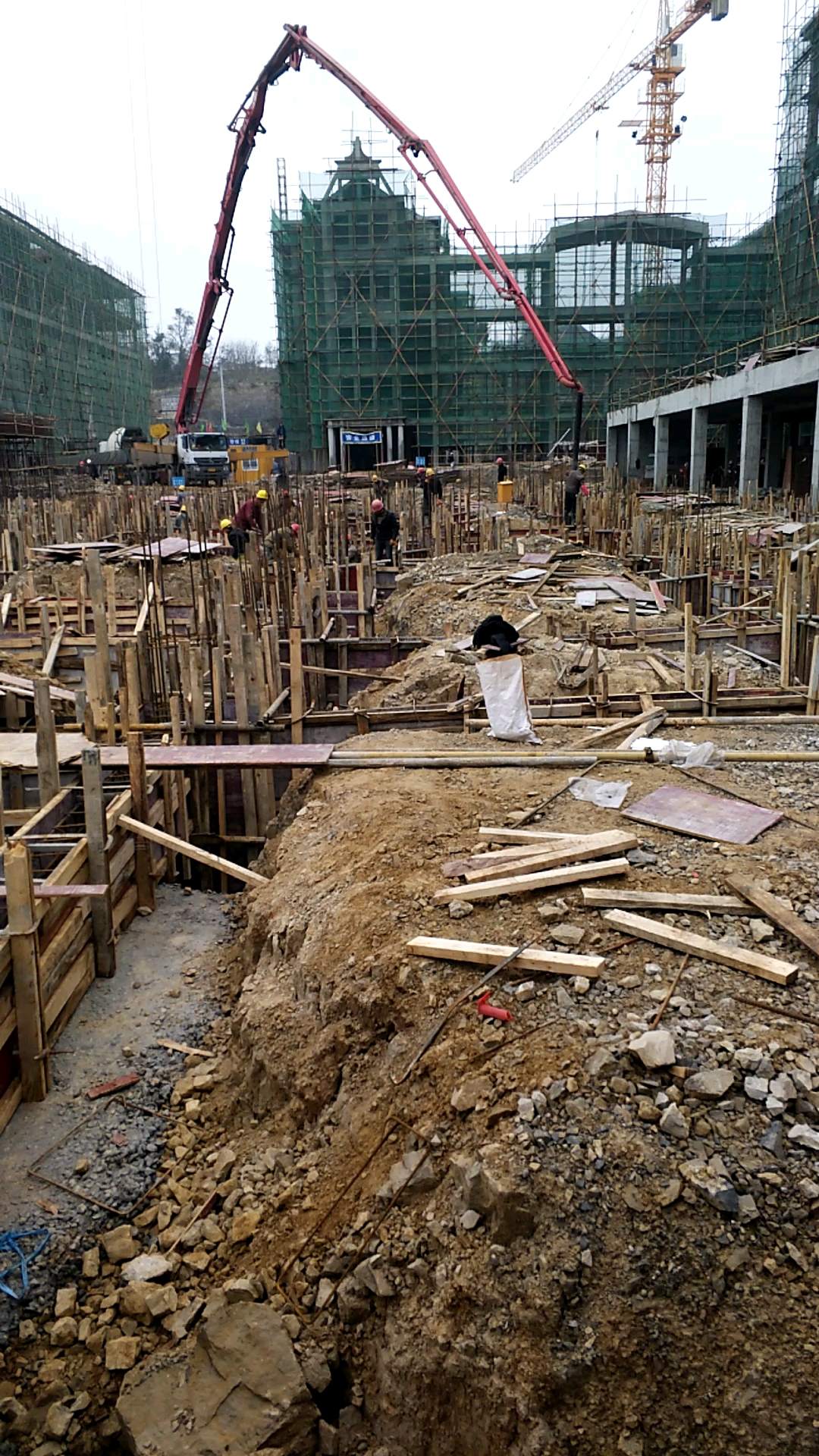 为爱回家#工地地梁今天打混凝土了,打完了农民工就可以放假回家了