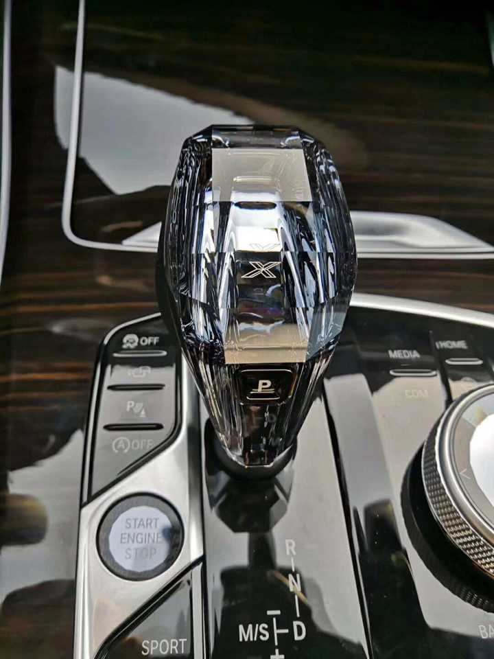 2019款宝马x5豪华版的水晶大鸡腿档把