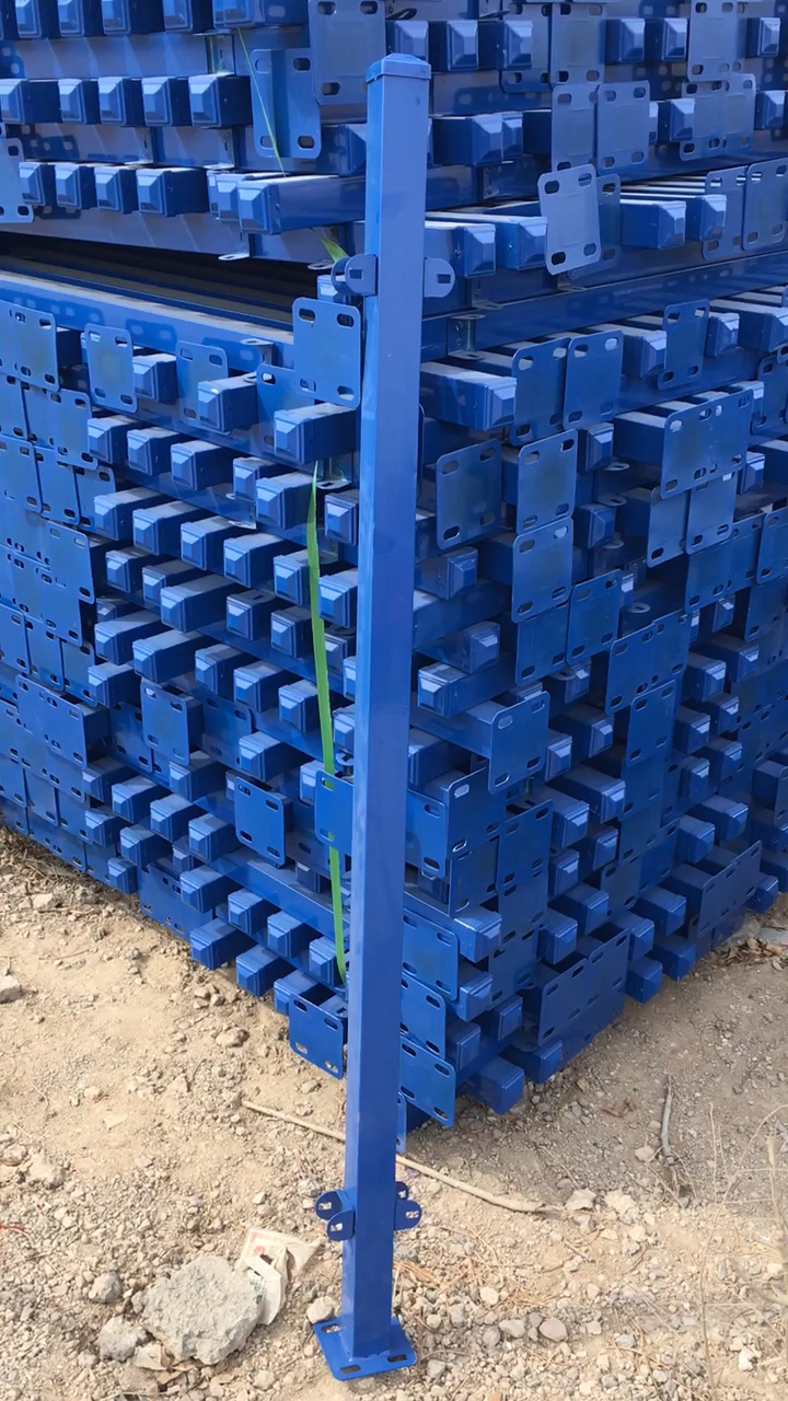 锌钢护栏网立柱