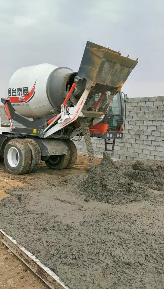 全自动上料搅拌车,现场施工