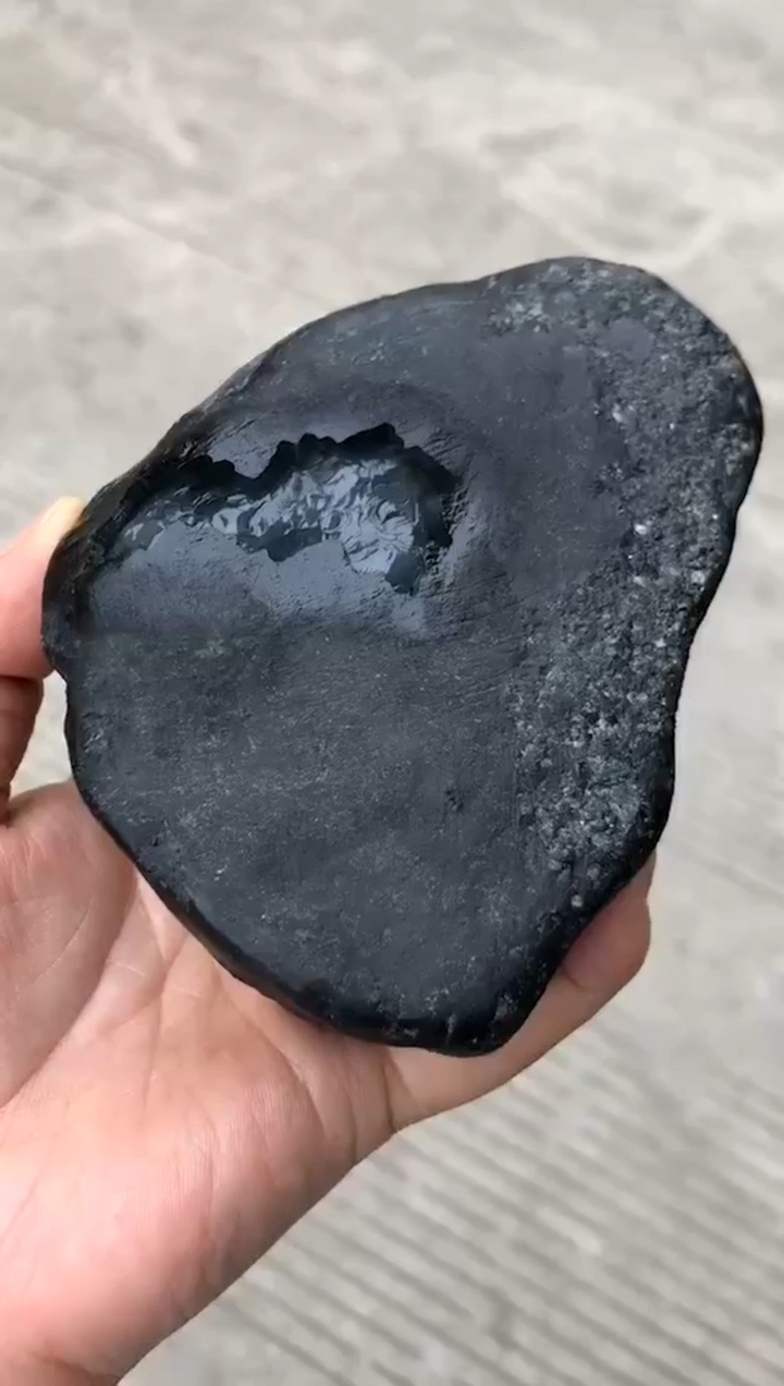 老坑莫湾基冰飘花开窗料