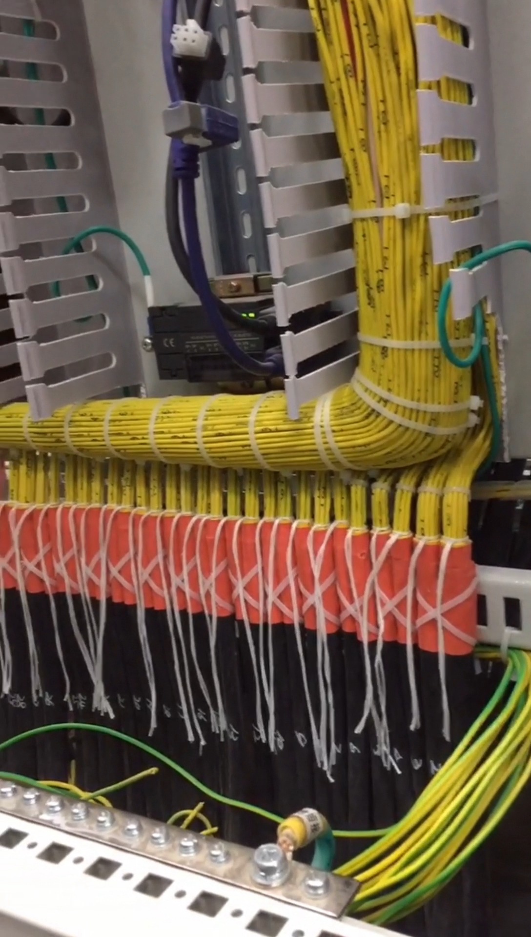 配电柜盘柜走线,大家感觉如何?