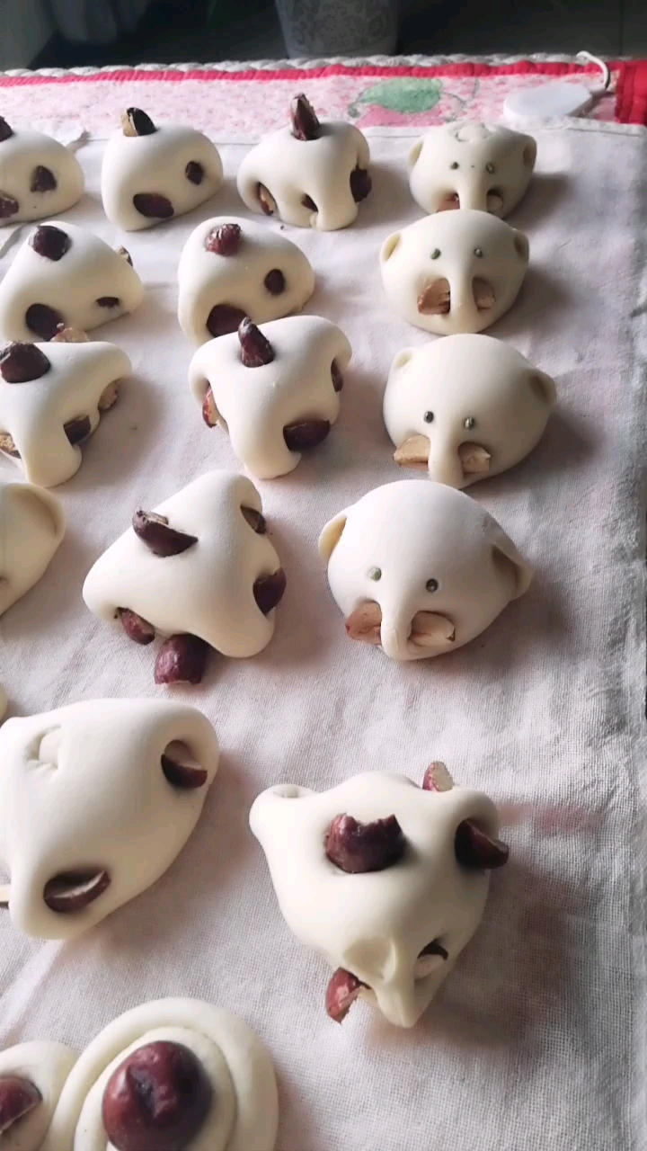 过年蒸红枣花馍了,小猪佩奇来啦!