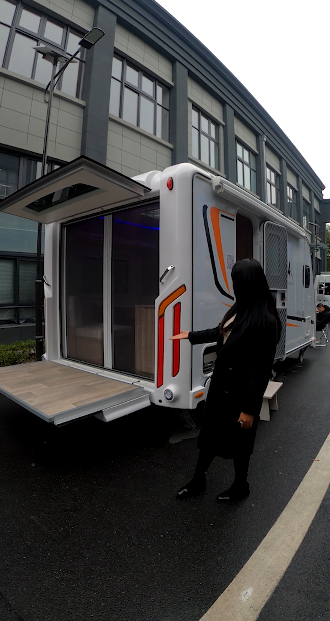 2020春运#带阳台的拖挂房车,国产十几万就可以到手.