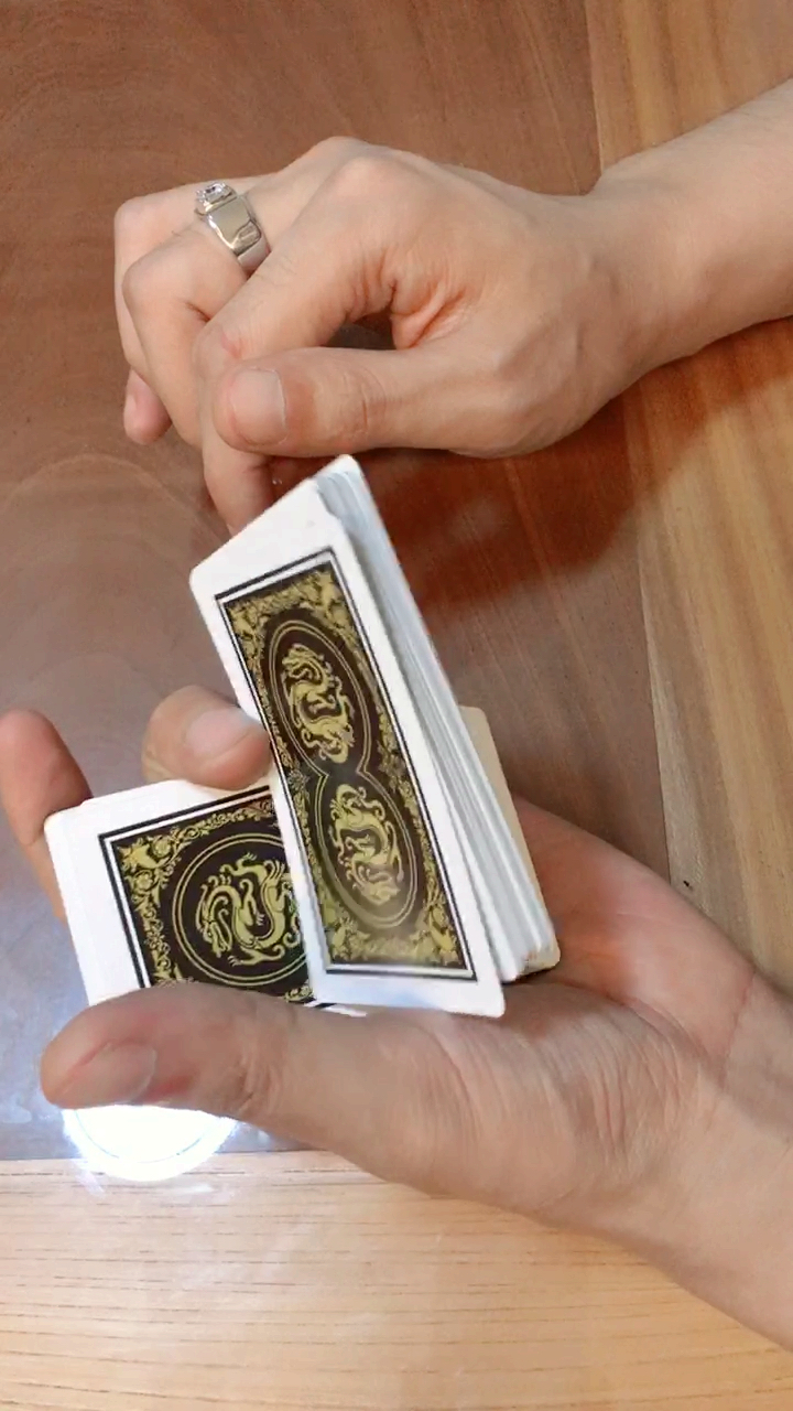 教大家一个单手切牌,教练手