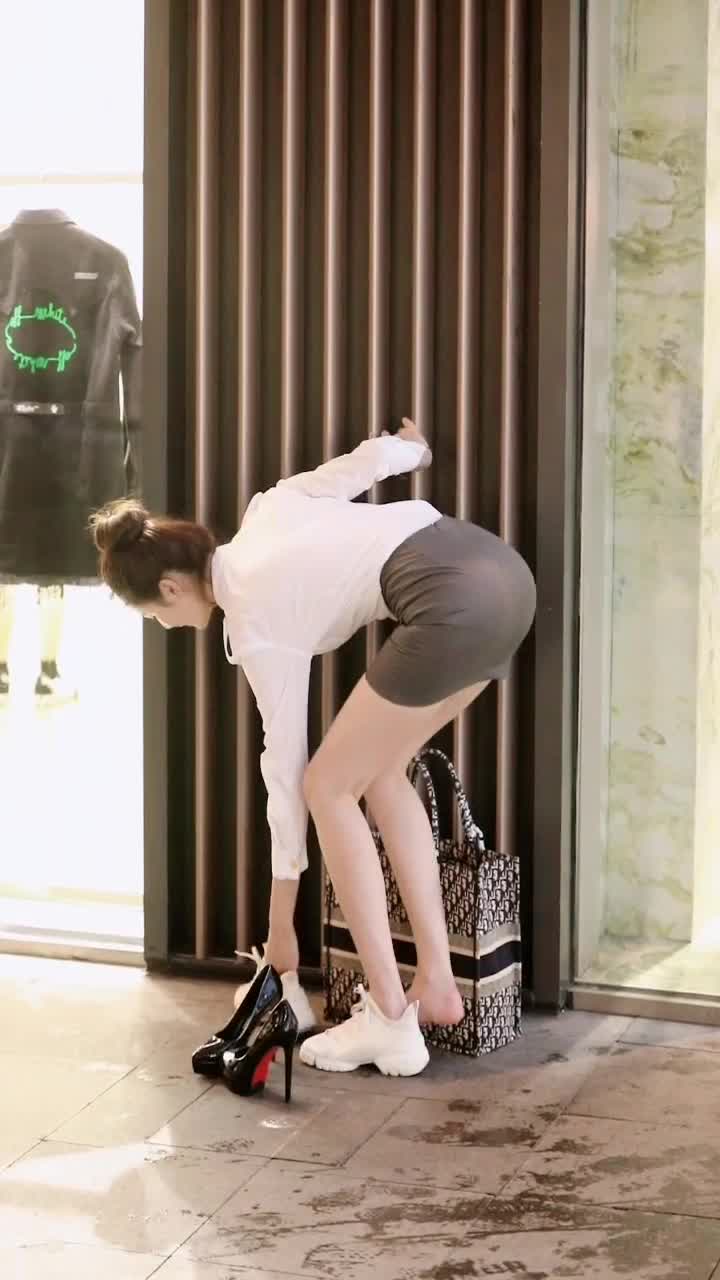 性感而迷人的勾勾姐姐!