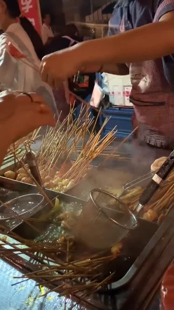 五毛一串的串串香一个小小的摊位也能涮出天下美味