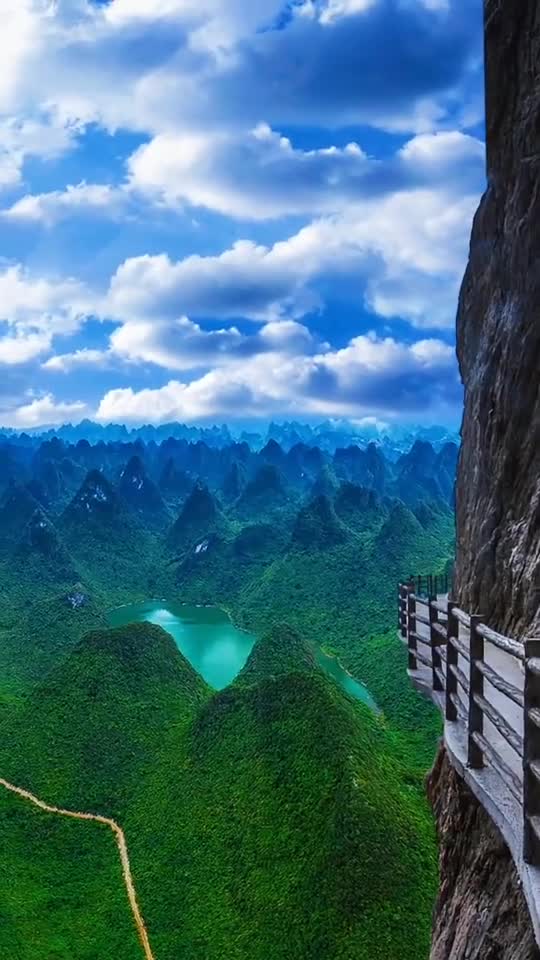 只有到了广西,你才知道电影里形容的十万大山是真实存在的