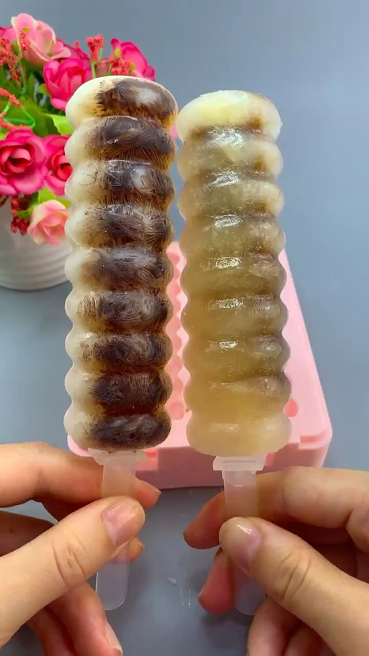 网红冰棍#可乐的最新吃法,太爽了