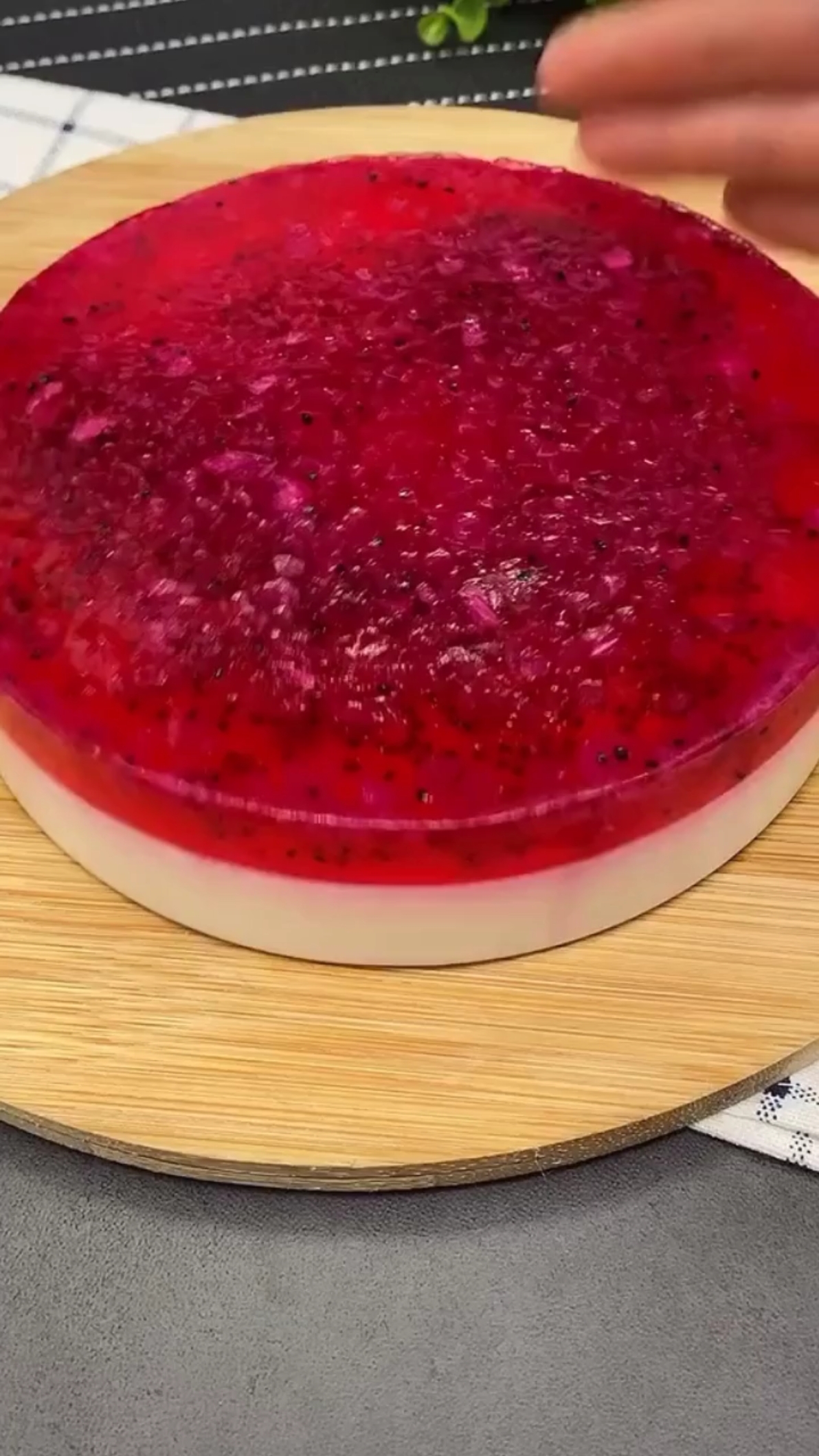 水果甜品#火龙果牛奶果冻