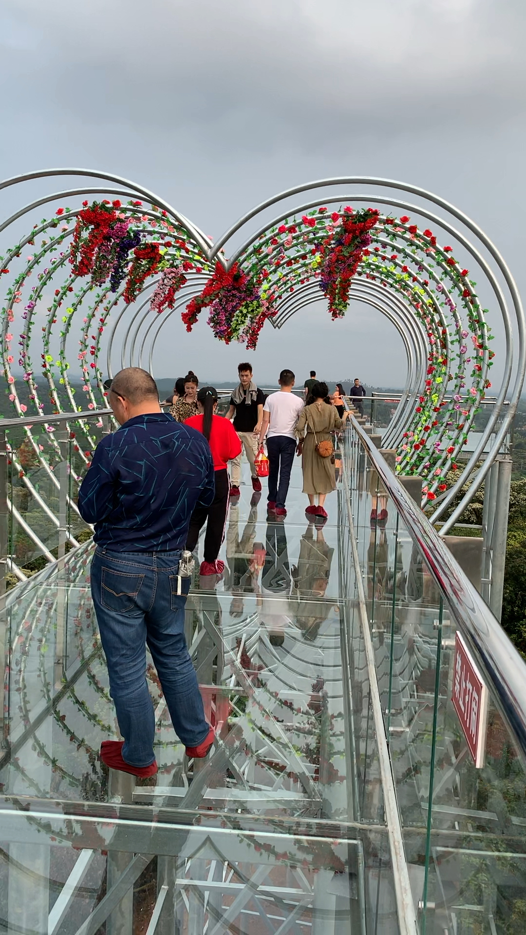 为湛江廉江玻璃桥打小广告,大家支持一下