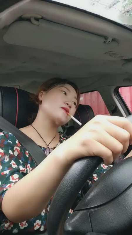 模仿我老公路上开车撩妹和看老婆眼神货车女司机搞笑