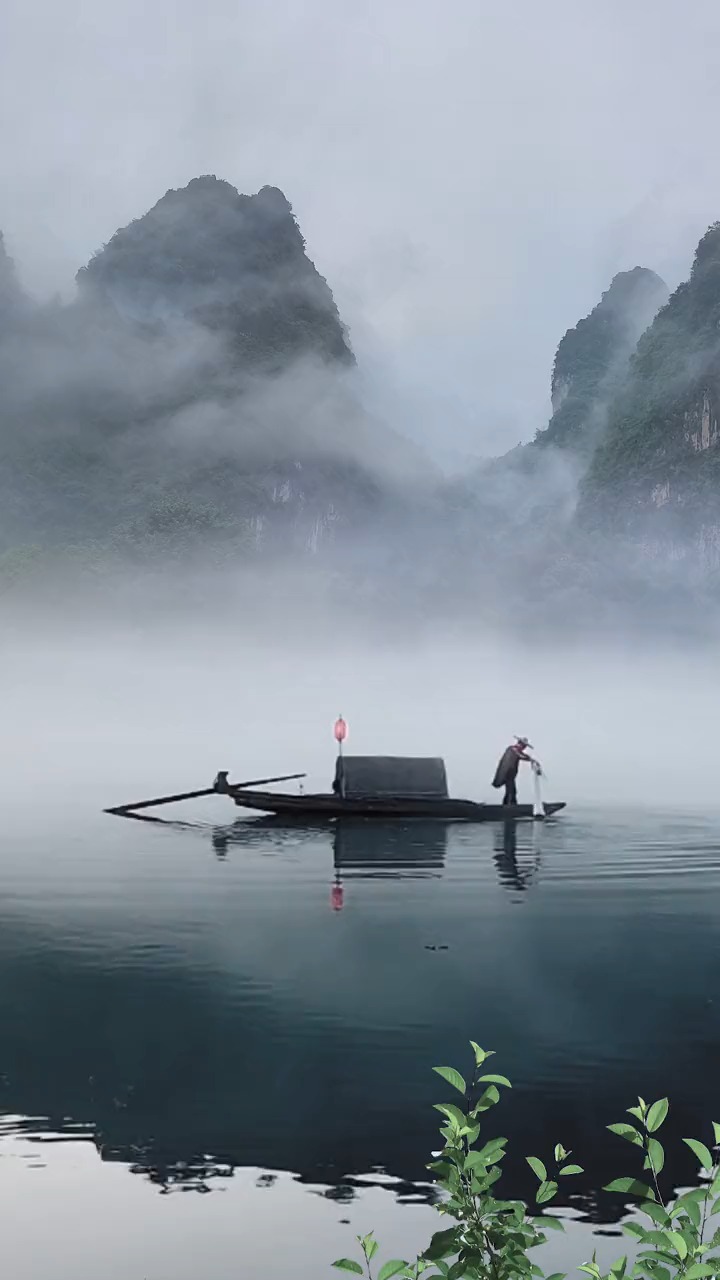 烟波江上一蓑翁,半生漂泊谁人懂,但看古今往来事,是非成败转空头,隐居