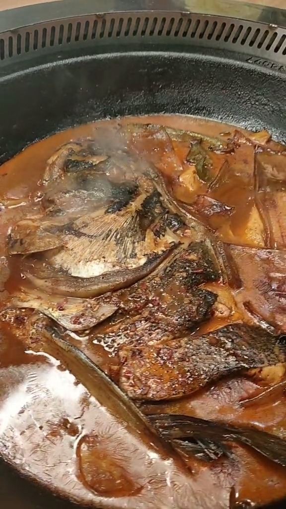 美食#大铁锅炖鲜活大胖头鱼很搭配