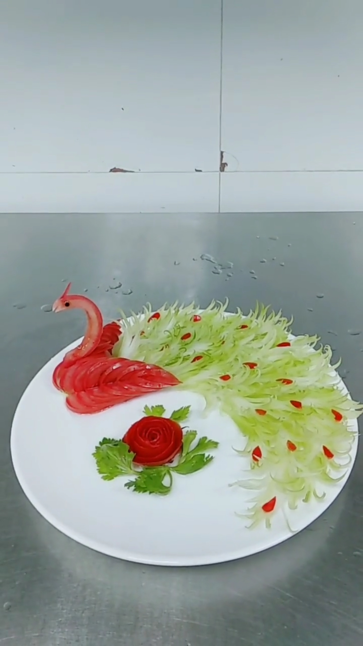 番茄芹菜做的孔雀开屏美吧