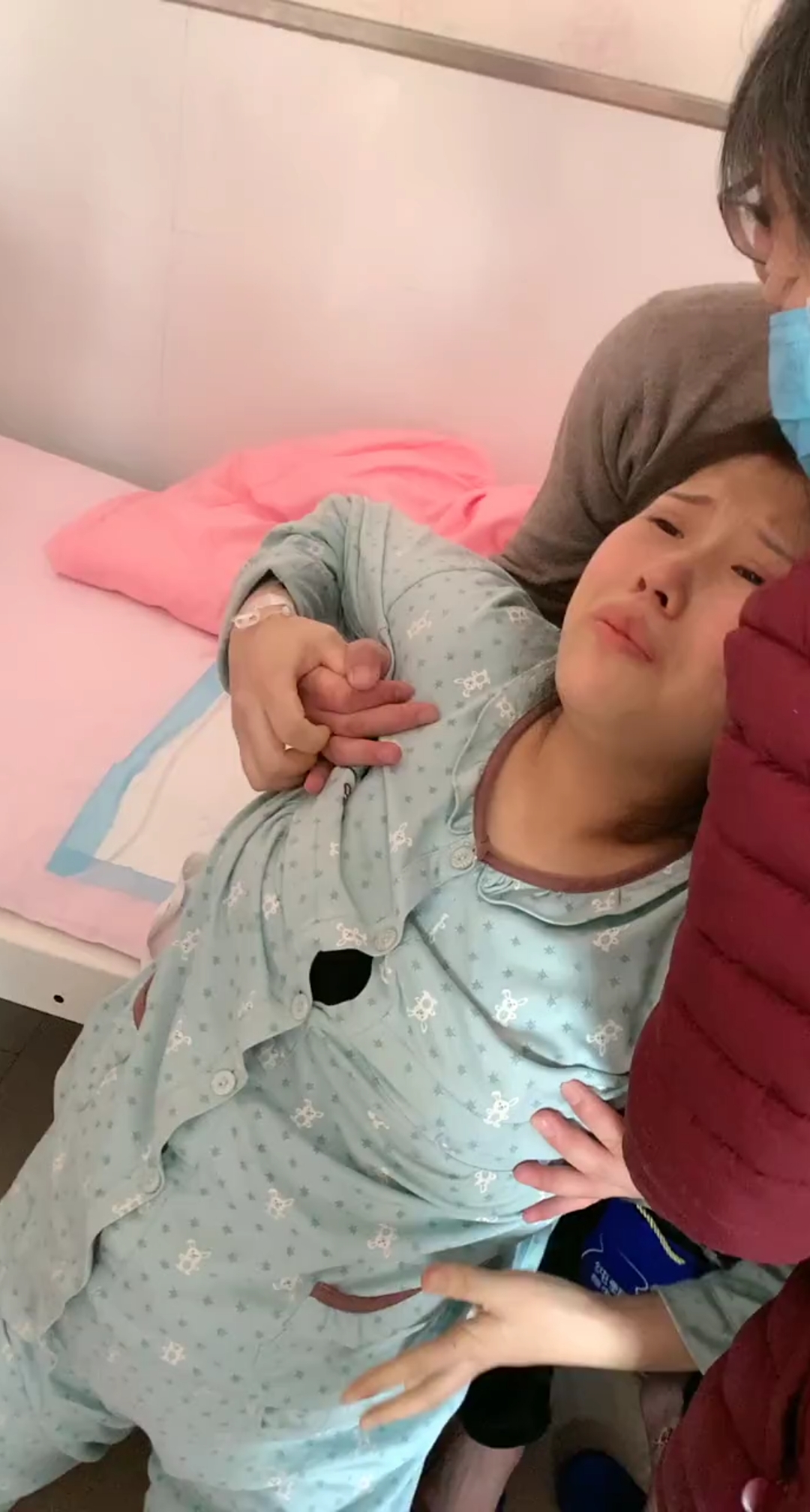 分娩的痛苦看到宝宝后一切都是值得!这就是母爱的伟大!