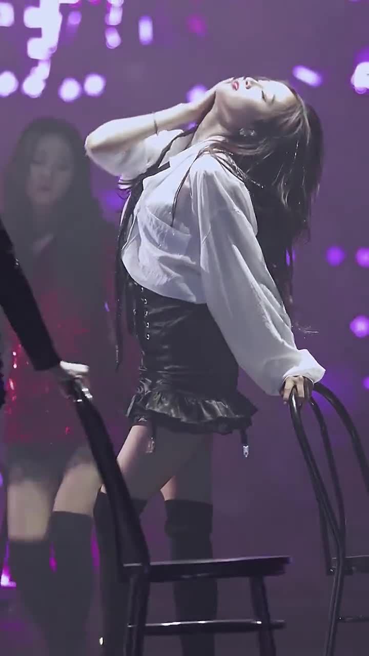 吴宣仪傅菁,椅子舞真的太撩了,这谁扛得住啊