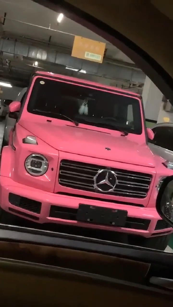 娱乐#停车场偶遇一辆粉色大g,能不能给我开一下!