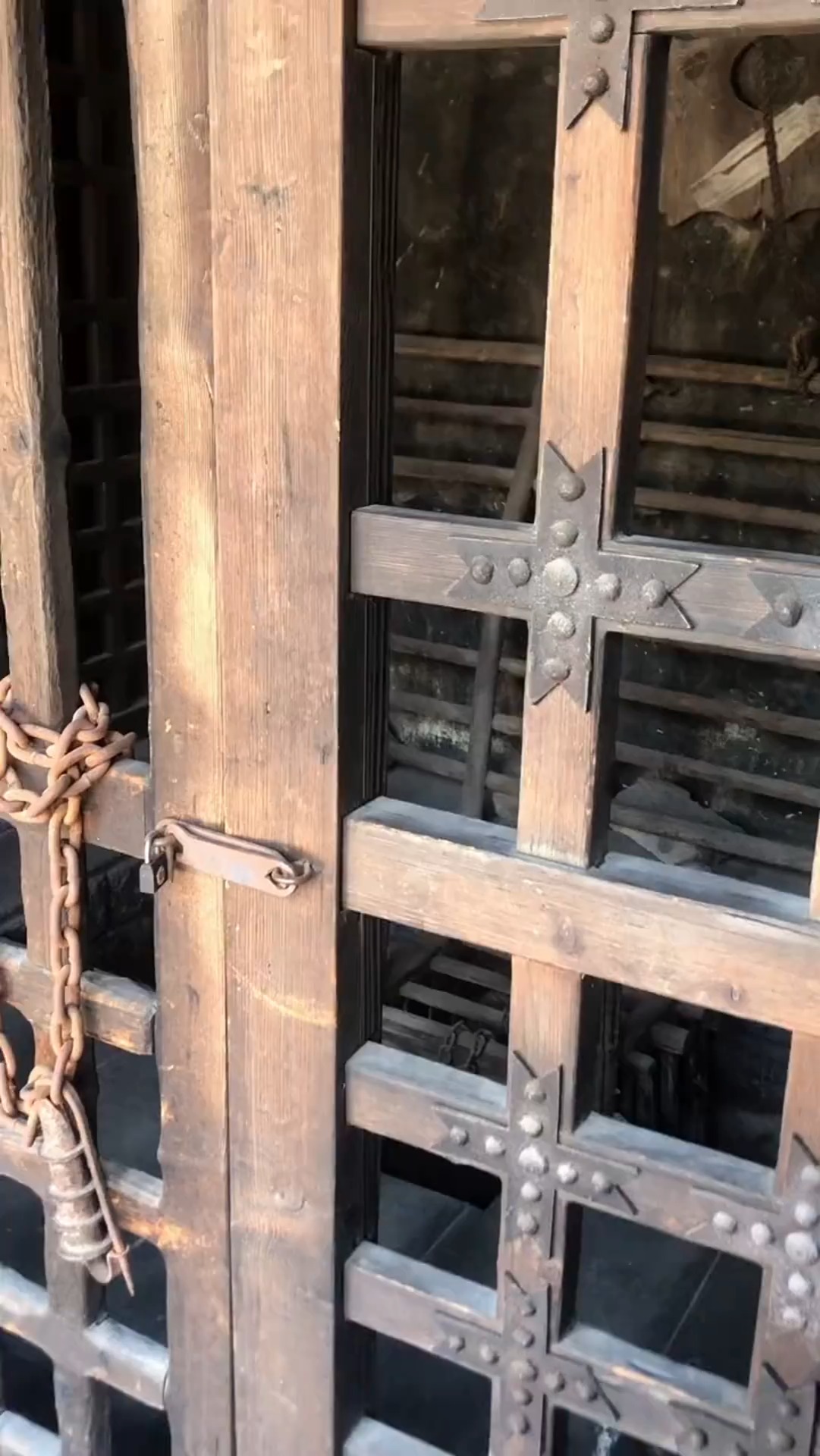 古代酷刑#古代酷刑,关押重刑犯的水牢,据说锦衣卫用它折磨了很多官员