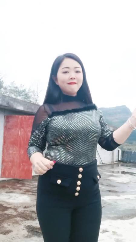 饺子要吃烫的,媳妇要娶胖的,微胖的女人才性感你们觉的呢?