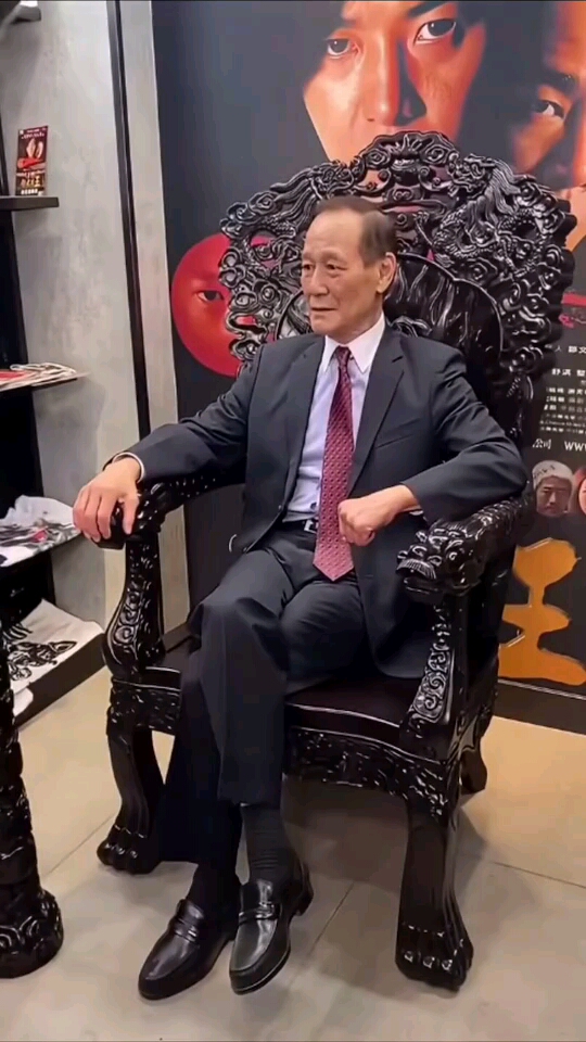 77岁港星陈惠敏近况曝光,抗癌成功后移居内地,身形消瘦气场十足