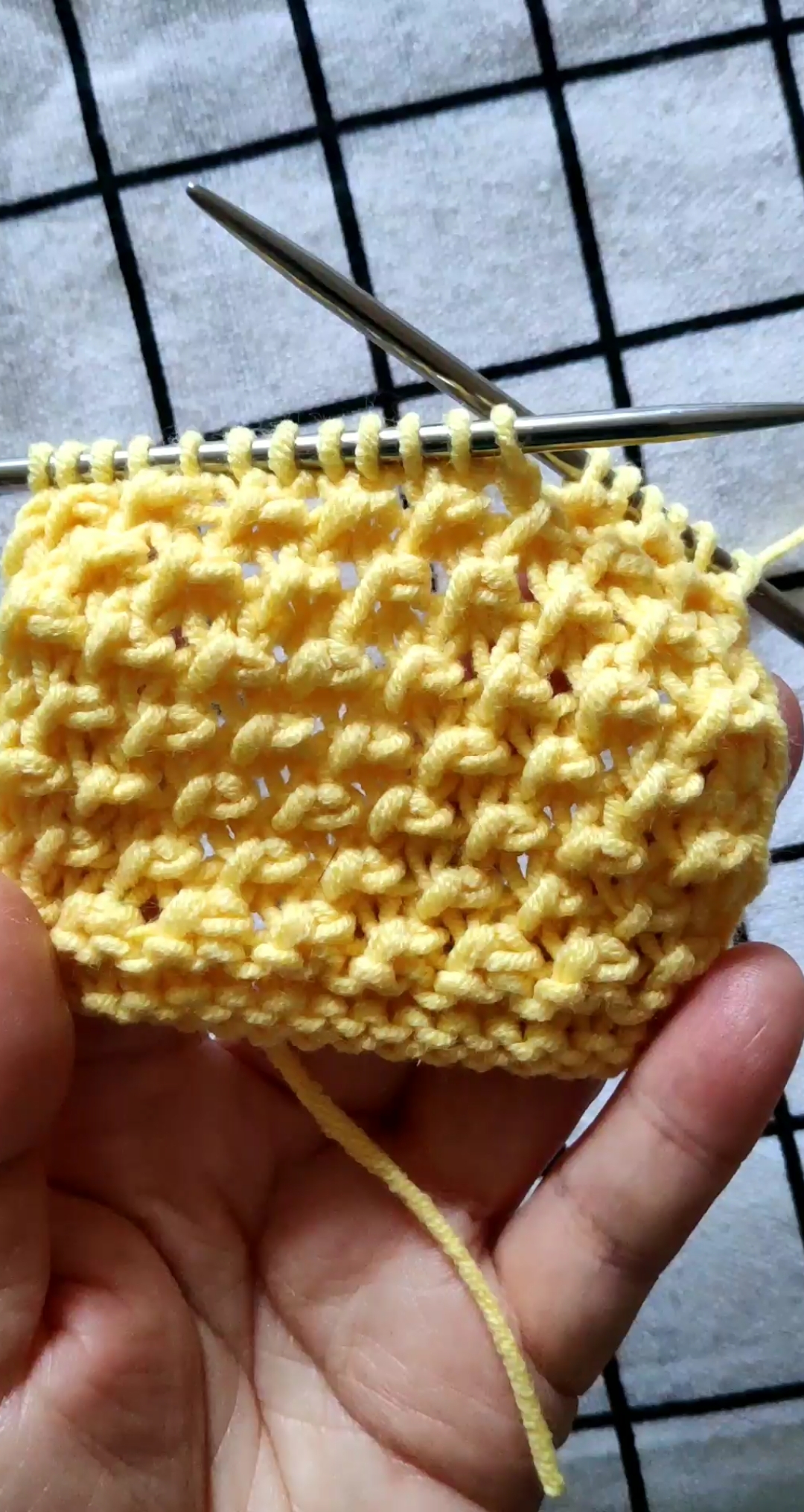 纯手工编织#小菠萝花编织方法,花型4针4行一个花型.