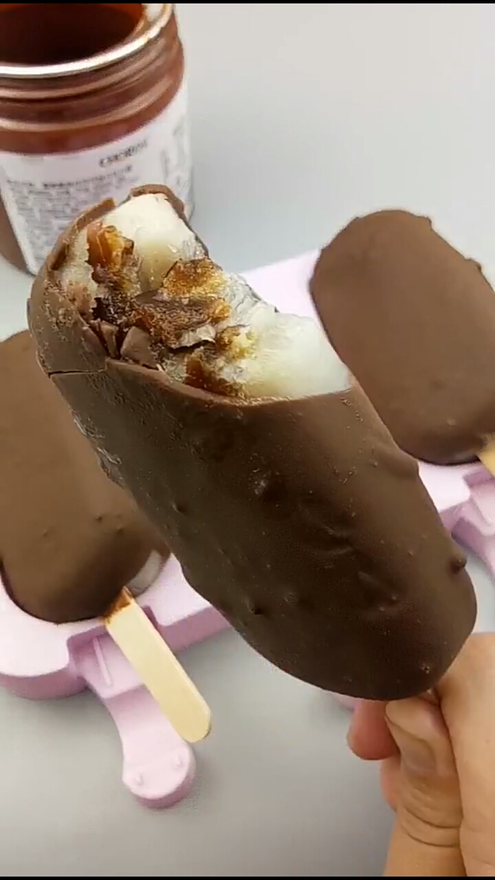 #脆皮巧克力冰棍#自制脆皮巧克力  红枣雪糕,隔壁的小孩馋哭了