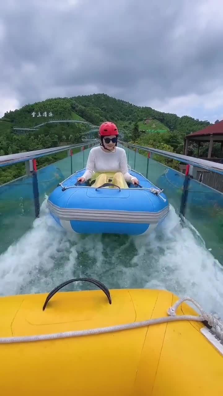 打卡城山沟云上漂流