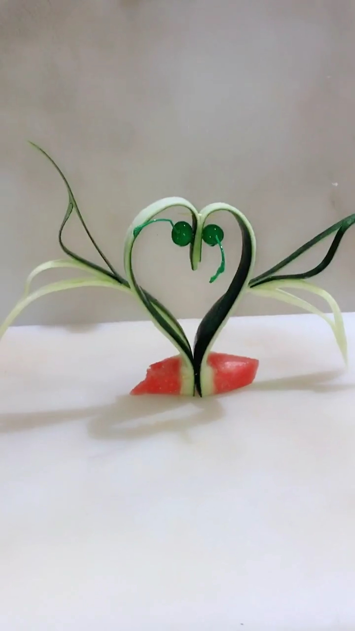 明星来电拜大年#简单西瓜皮拉花教学