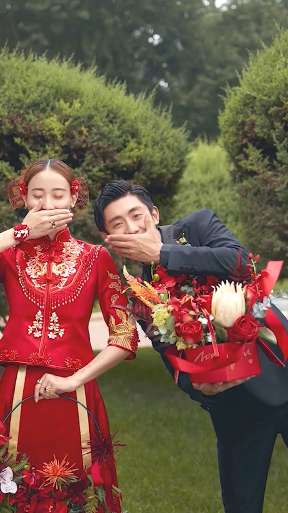 婚纱照史蒂文你能不能主动一点每次都是苗苗主动