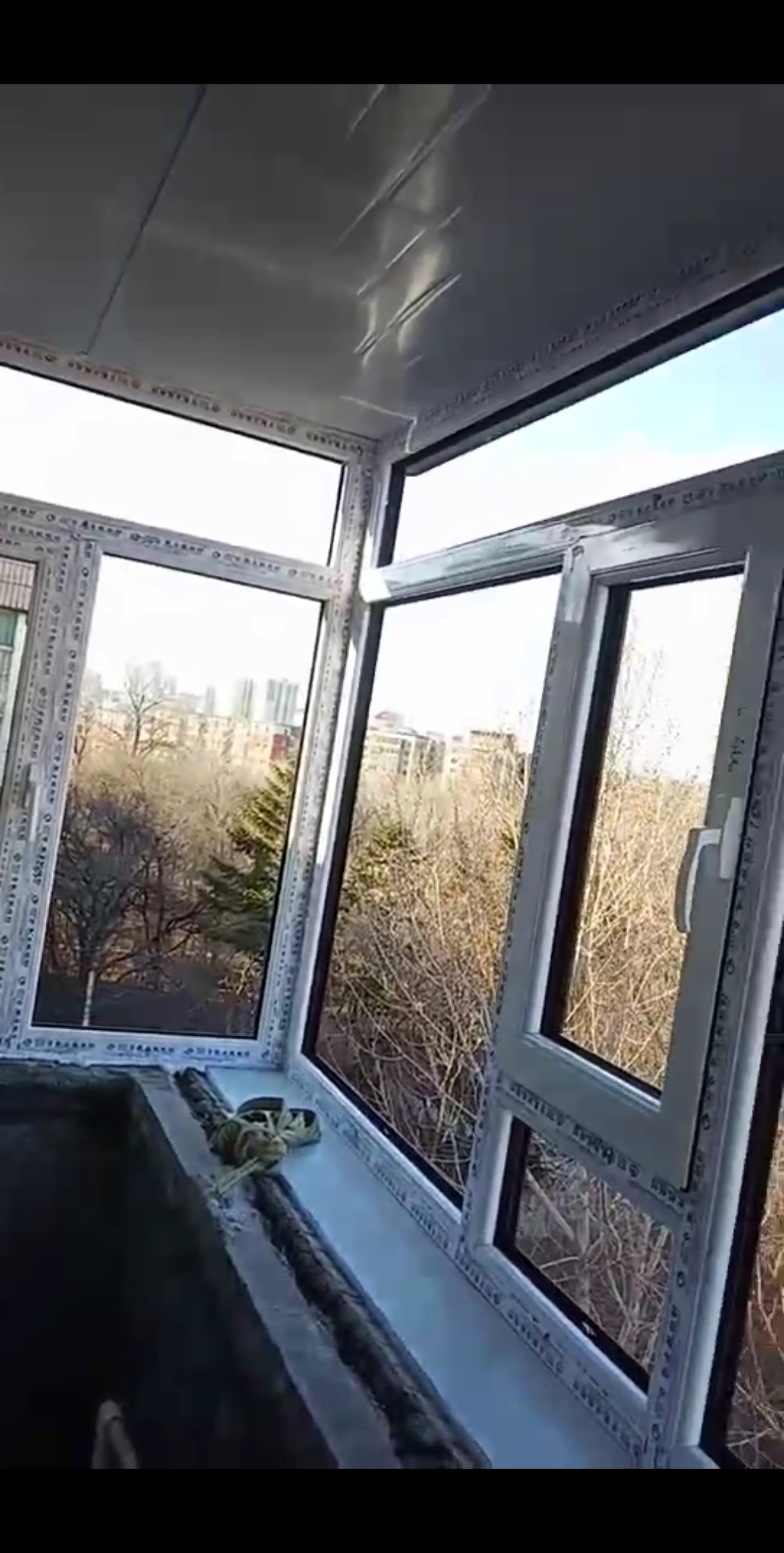 外探阳台按装完工,宽敞明亮