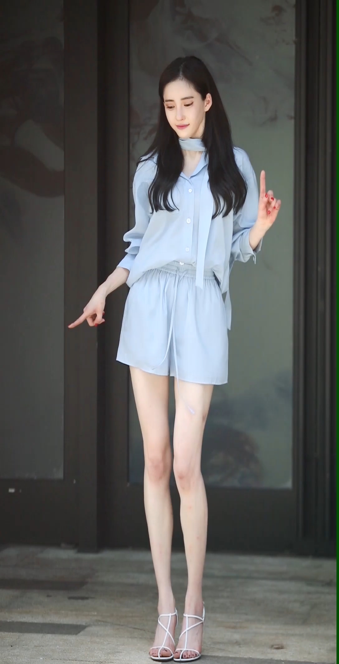 夏日美少女#这个腿是真实存在的吗