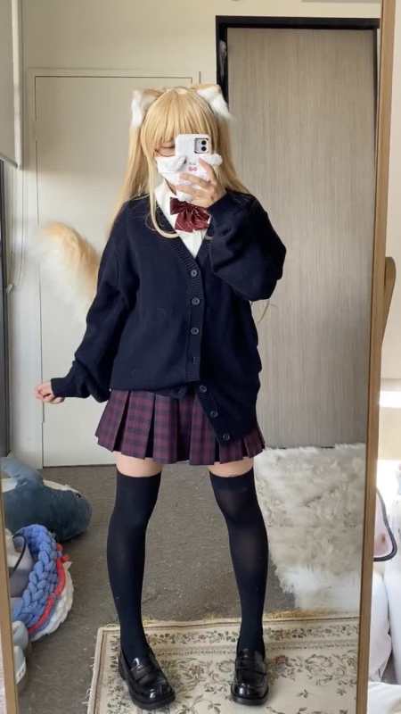 一直觉得肉肉腿穿绝对领域比黑丝绝多了有点京都腿内味儿了jk