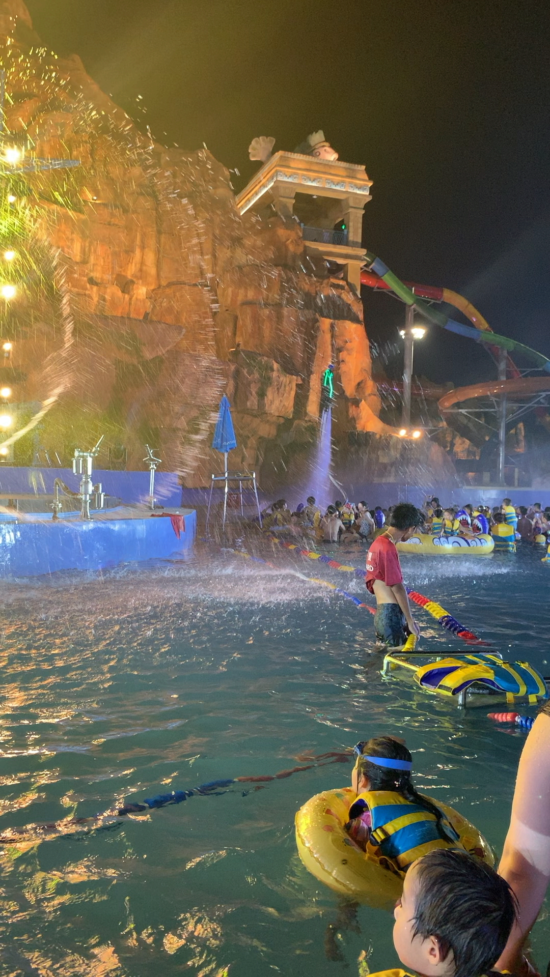 熊孩子的日常#南昌华侨城玛雅水上乐园