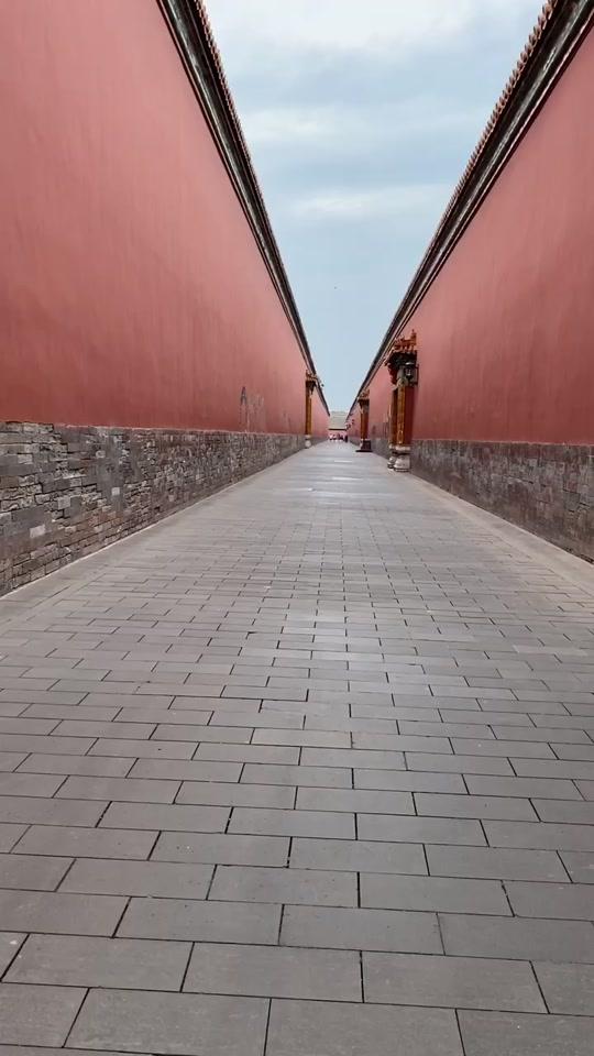 故宫东筒子夹道,空无一人.