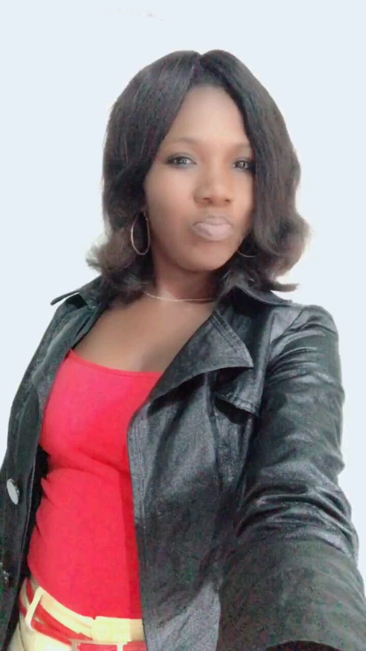 漂亮非洲美女自拍,越来越美-度小视