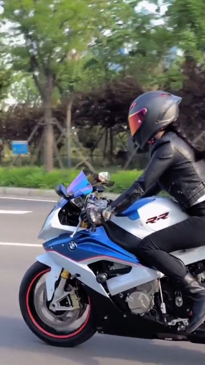 机车#愿你忠于自己,活的认真,笑的放肆#女骑士#魔鬼身材