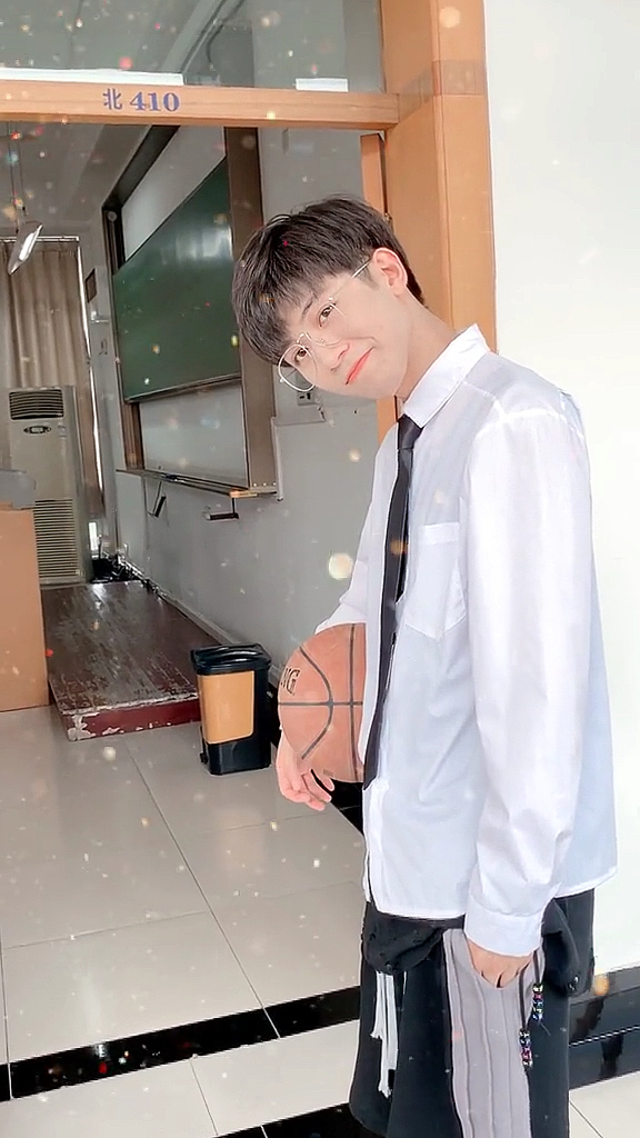 每个学生时代都有一个这样的校草