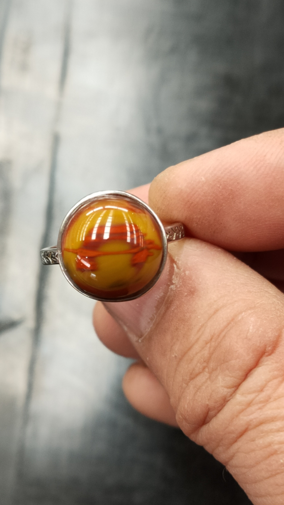 战国红玛瑙戒指象形字母a 彩虹桥