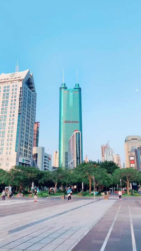 地王大厦,1996年建成,高383.95米,69层,当年亚洲第一高楼,深圳人心中