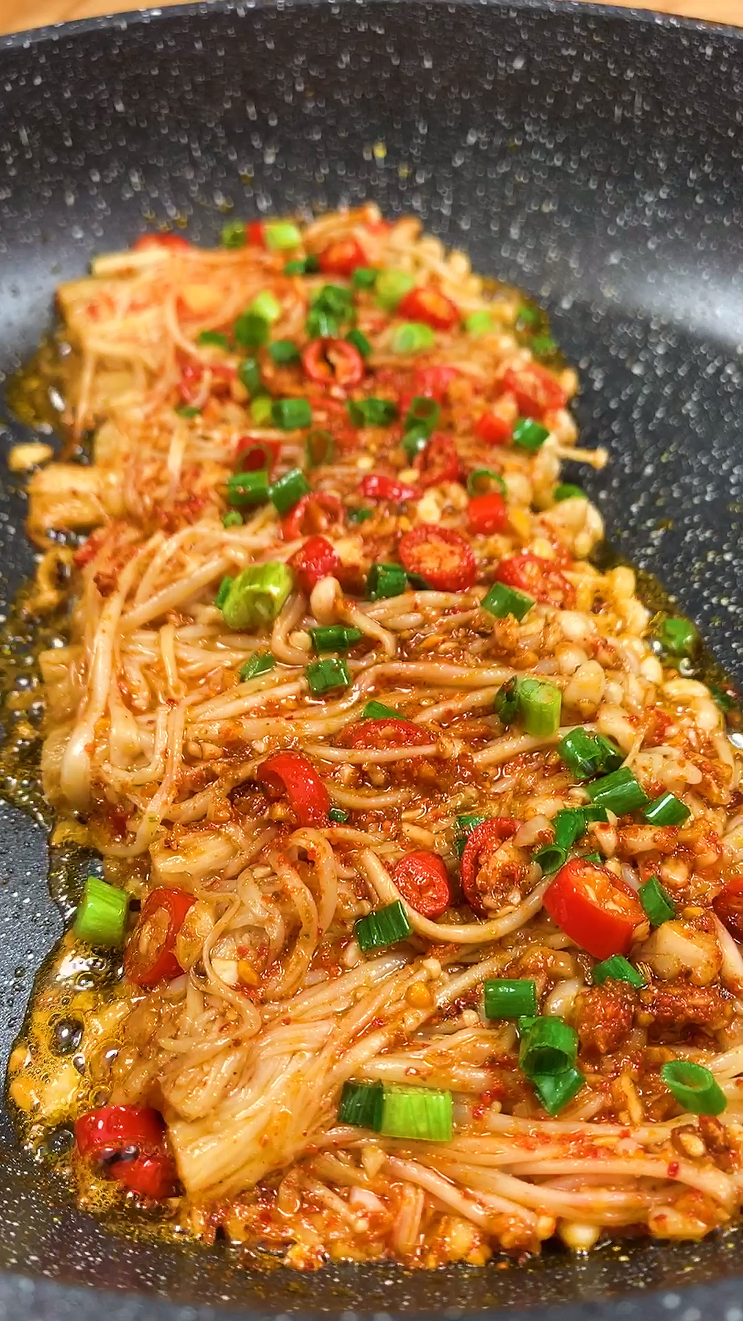 #家乡特色美食#朴实无华的烤金针菇.你会喜欢?-度小视