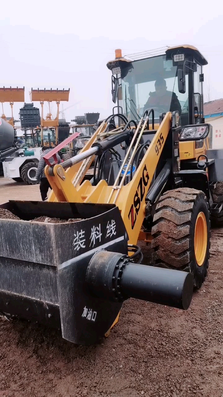 铲车带搅拌机自己铲车可以安装搅拌斗