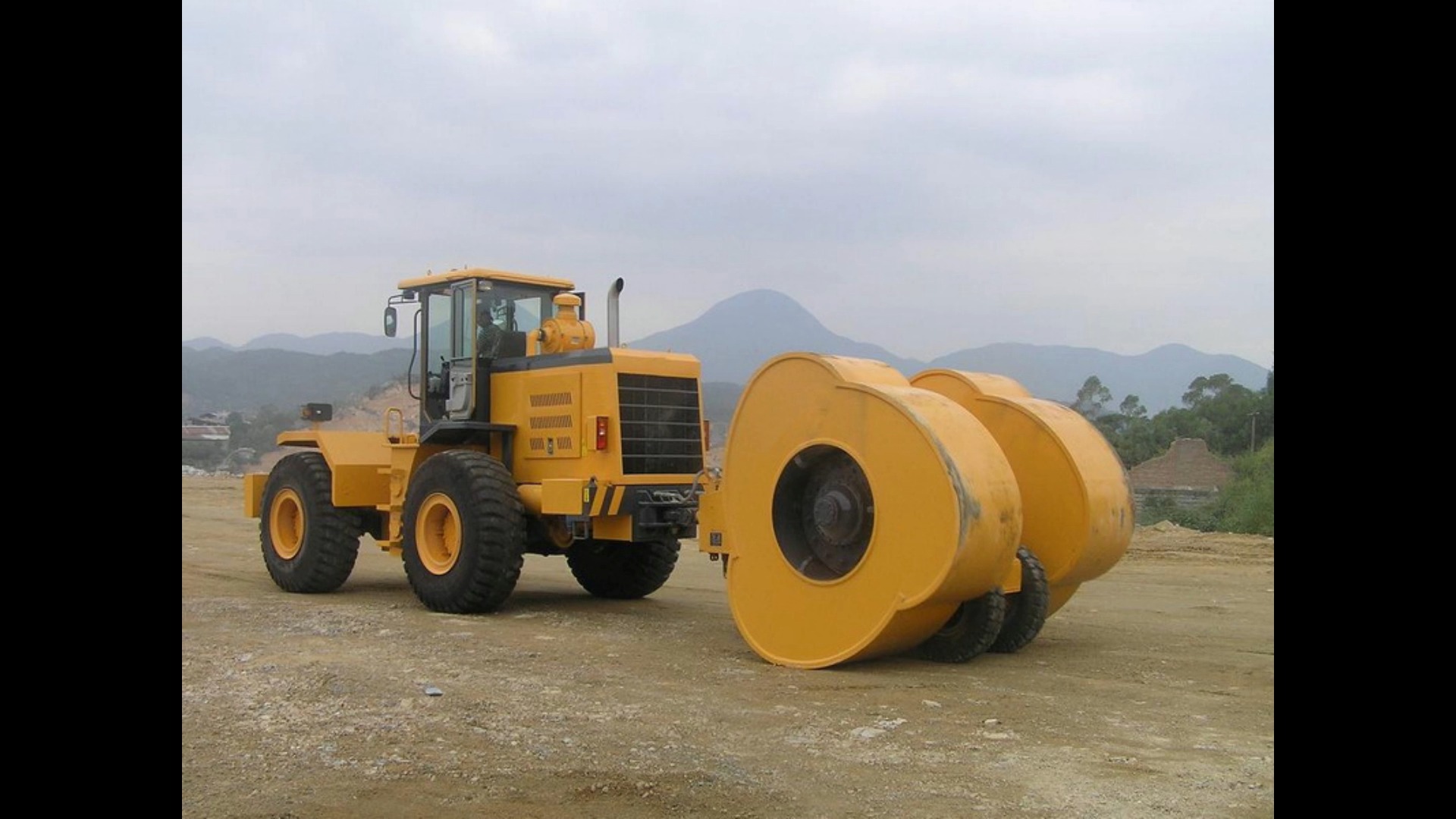 什么是冲击碾,冲击碾如何进行冲击碾压!