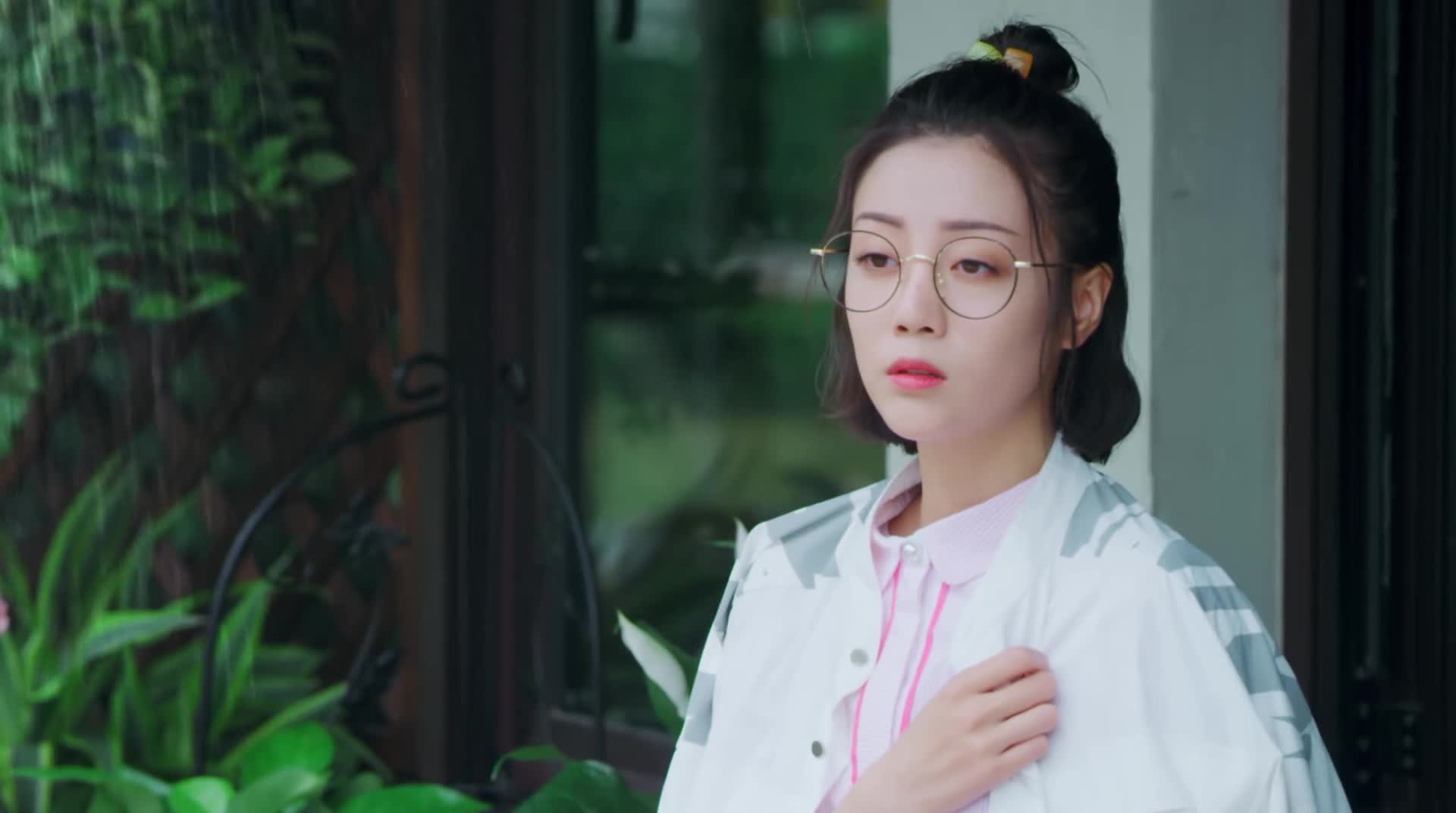 国民老公:乔乔回到家中,在这才发现裙子有血,这才明白给她衣服