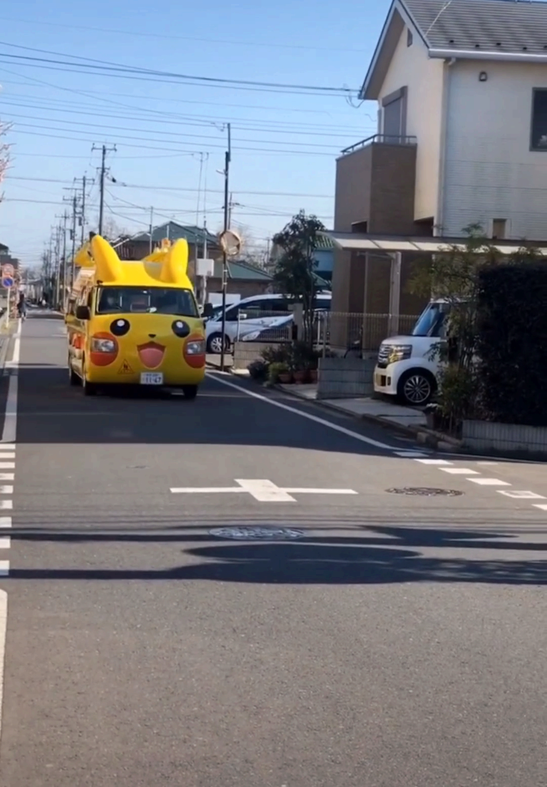 我要上热门#迎面来了一只皮卡丘校车