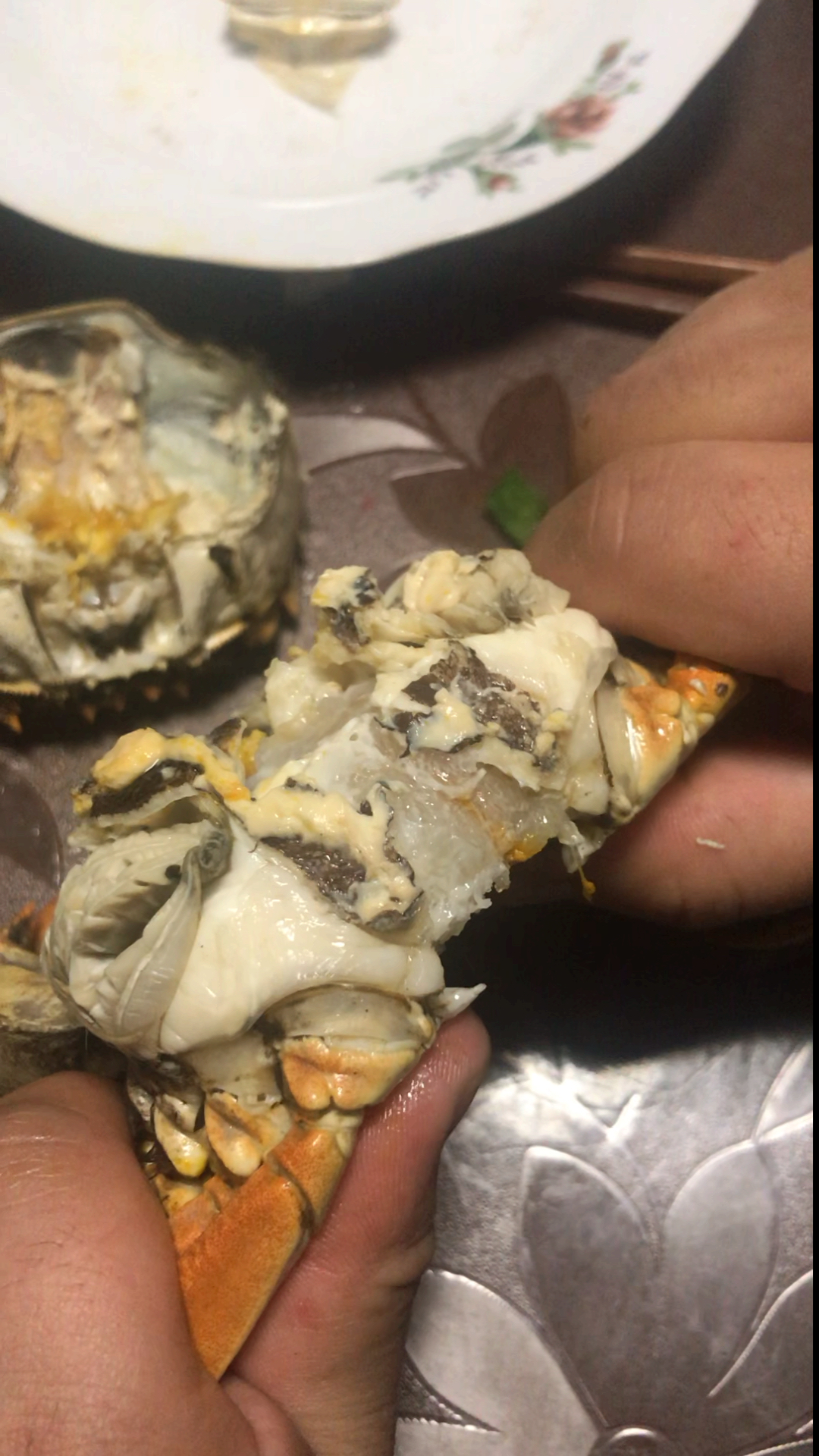 自制美食#缺大钳子的5两公蟹现在蟹膏已经都快满膏了