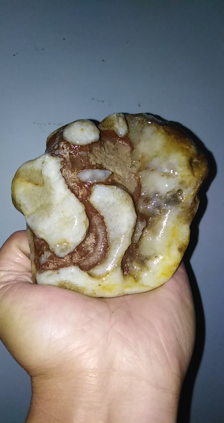 石头上的故事#这是汉江火爆石,又叫花玛瑙,这石种里又包含十多种小