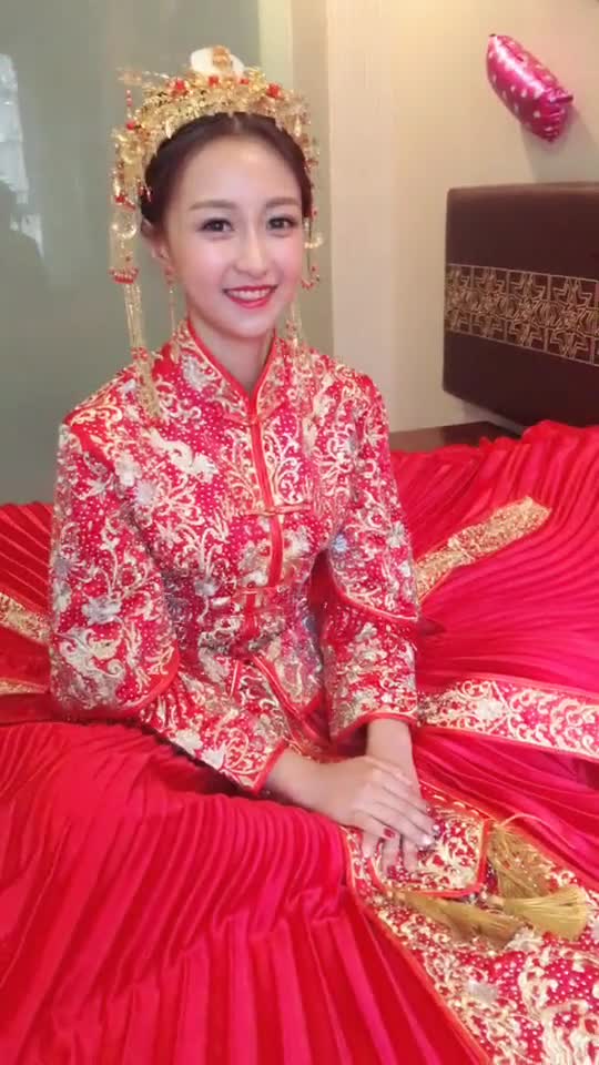 新娘子出嫁,穿上这身秀禾服,真是太美了