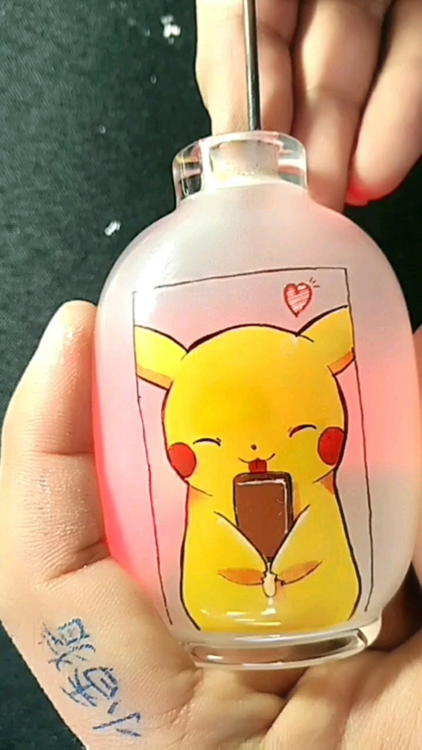 神宠来袭#瓶中手绘――皮卡丘吃的什么雪糕
