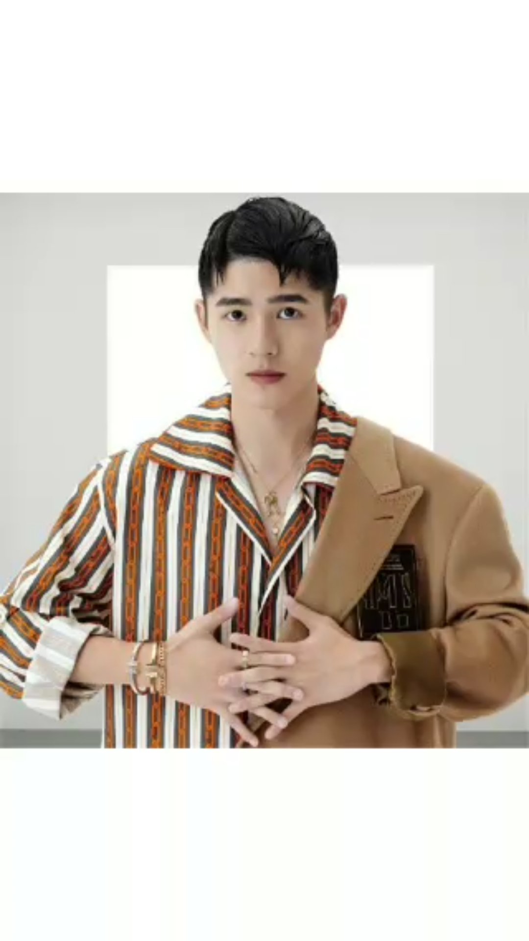 男星的油头造型,肖战贵族范儿,王一博高冷范儿,看到王源想脱粉